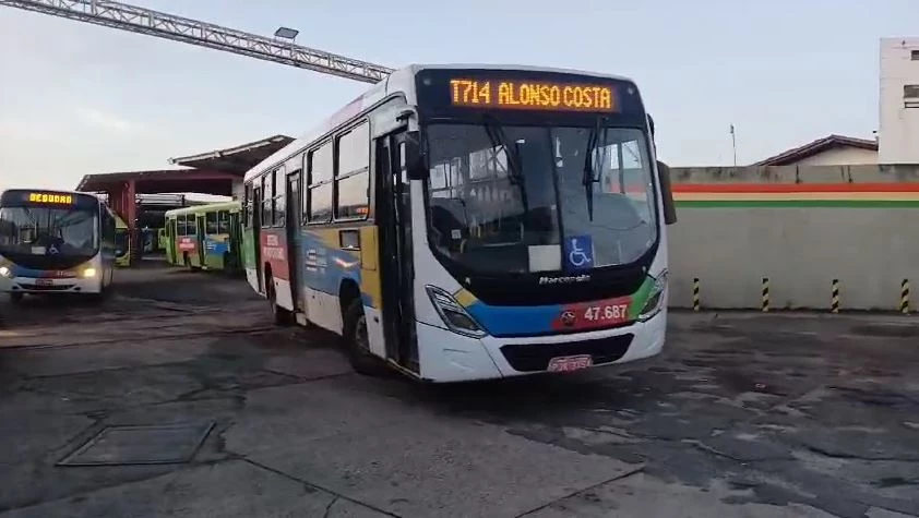 Ônibus semiurbanos voltaram a operar nesta quarta, 19; trabalhadores do setor urbano seguem paralisados