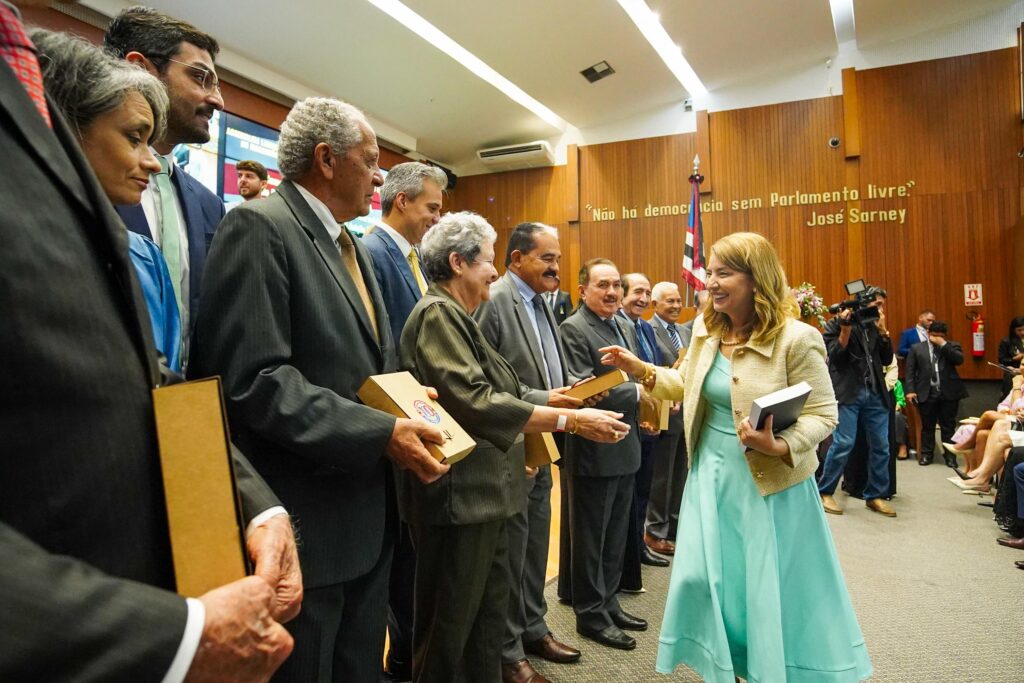 Assembleia Legislativa do Maranhão Lança Edição Atualizada da Constituição Estadual em Comemoração aos 190 Anos