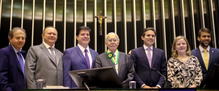 Em Brasília, governador Brandão participa da homenagem aos 40 anos da redemocratização do Brasil