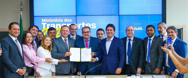 Em Brasília, Brandão assina ordem de serviço para intensificar recuperação da MA-014 em parceria com o Ministério dos Transportes