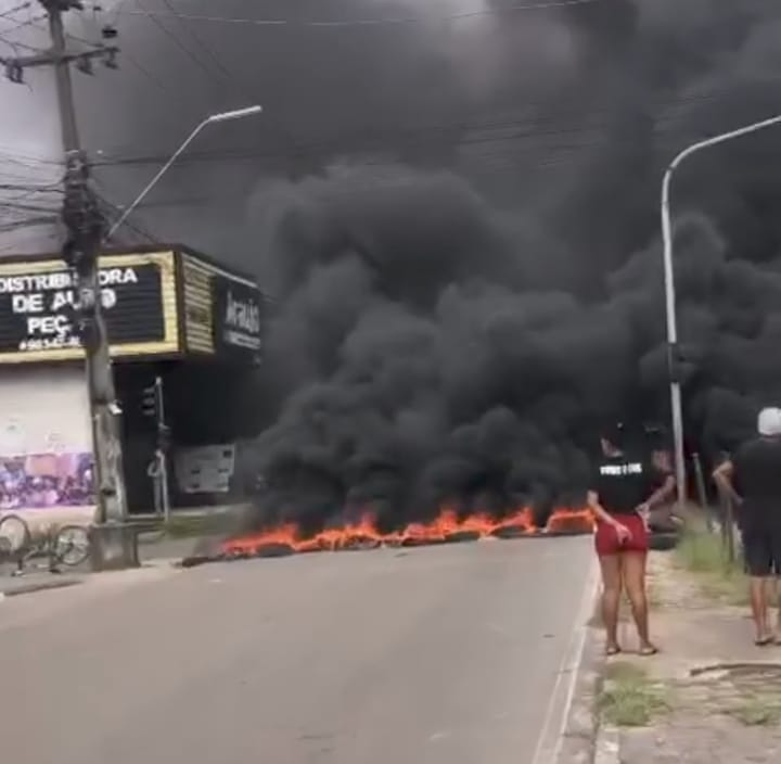 Protesto bloqueia MA-201 nos dois sentidos na Estrada de Ribamar