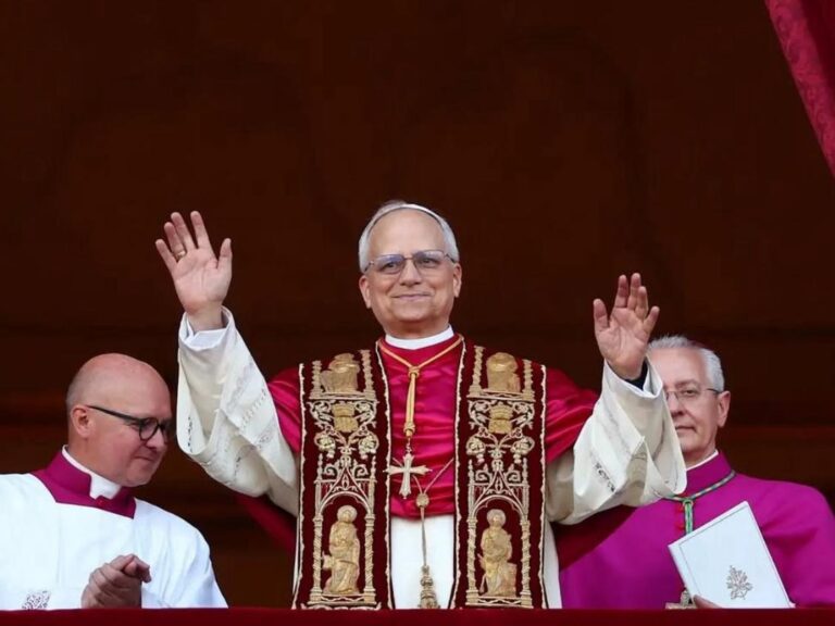 Cardeal norte-americano é eleito Papa e assume o nome de Leão XIV