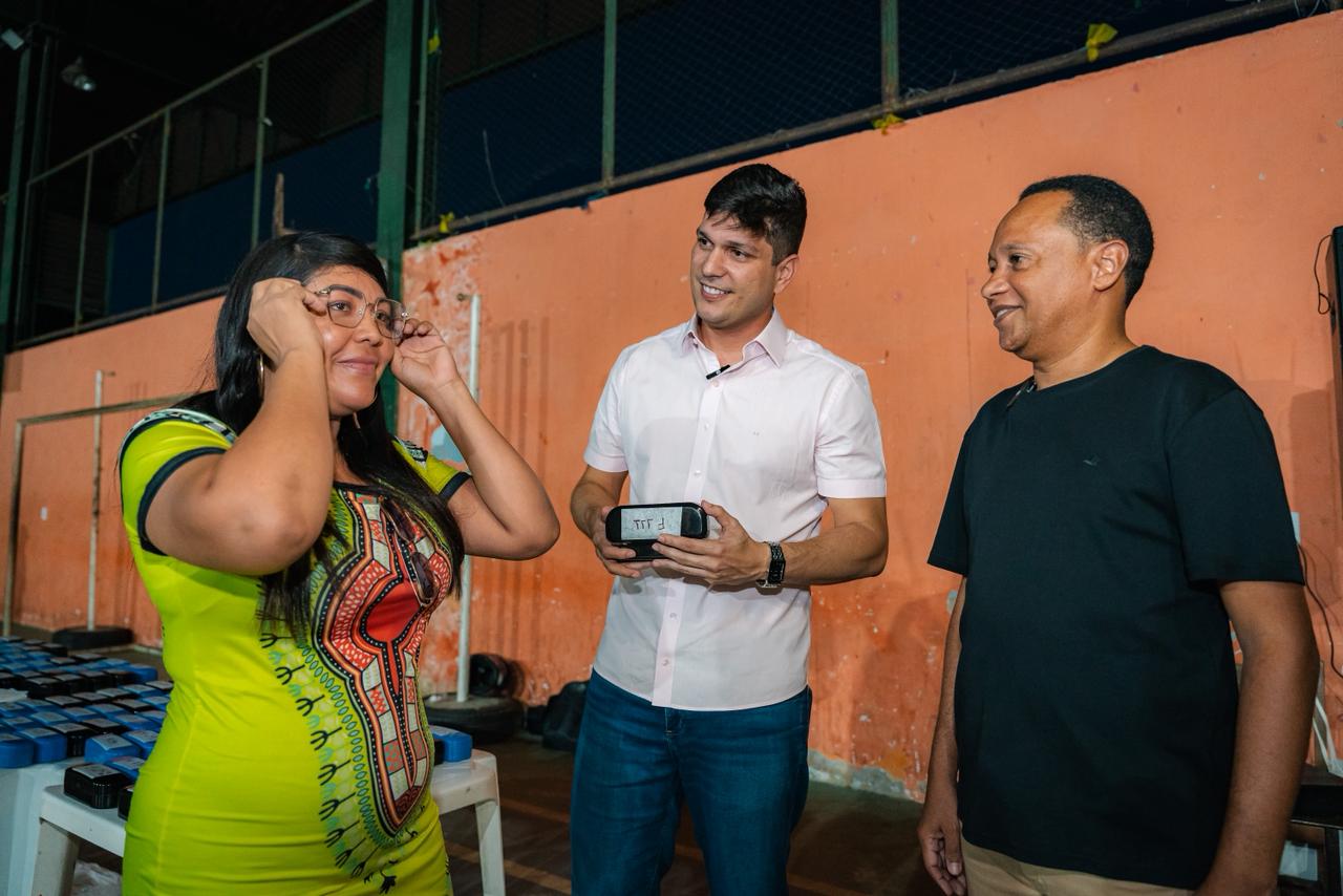 Secretaria de Saúde entrega 363 óculos gratuitos e reforça programa de saúde visual no Anil