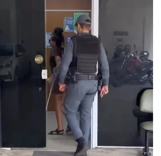 Mulher que pichou casarão no Centro Histórico é localizada e presta depoimento à polícia